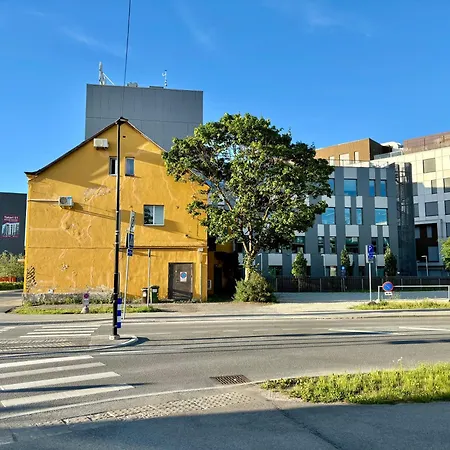 Stay, 3-bedroom & Free Parking! Apartment *