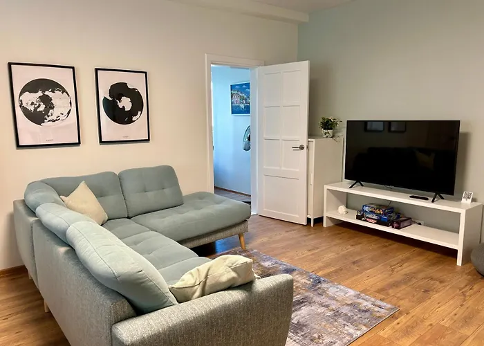 3br With Free Wifi & Parking Apartment *