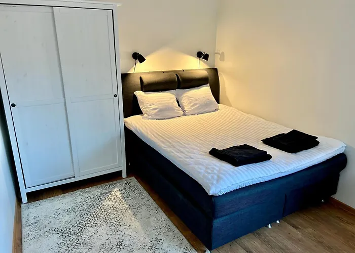 Apartment 3br With Free Wifi & Parking *