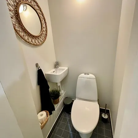 3br With Free Wifi & Parking *