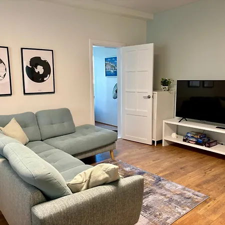 3br With Free Wifi & Parking Appartamento *