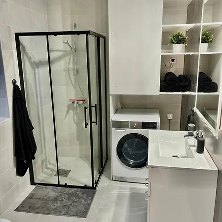 3br With Free Wifi & Parking * Reval